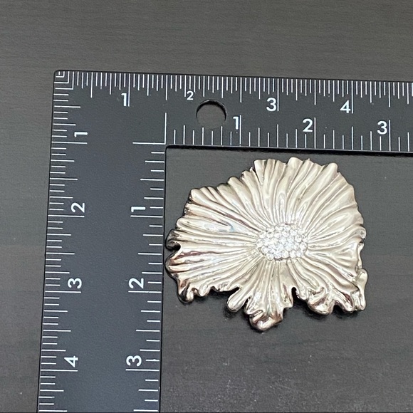 Vintage Regency Accessories Silver-tone Large Poppy Flower CZ Stone Brooch - Picture 8 of 11